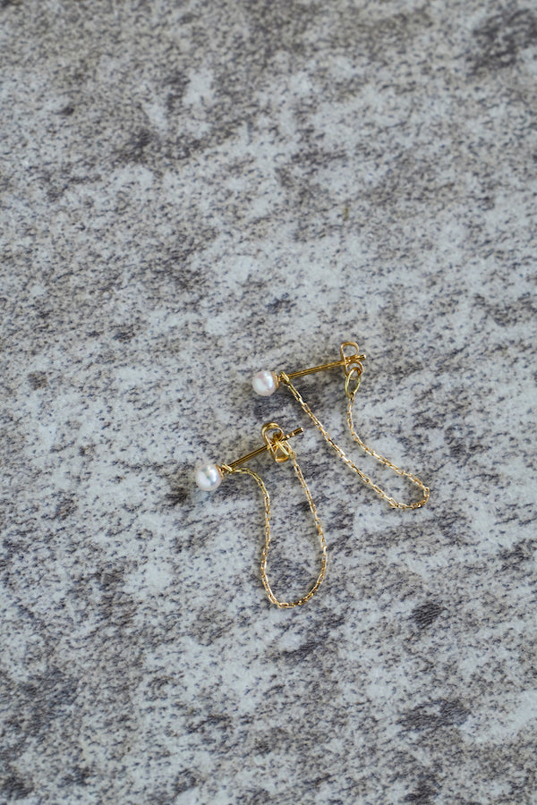 【SANDRA】BABY AKOYA WITH CHAIN PIERCED EARRINGS