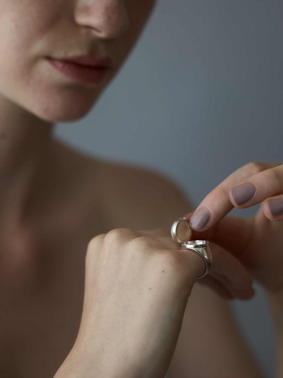 【VICTORIA】MABE LOCKET SIGNET RING