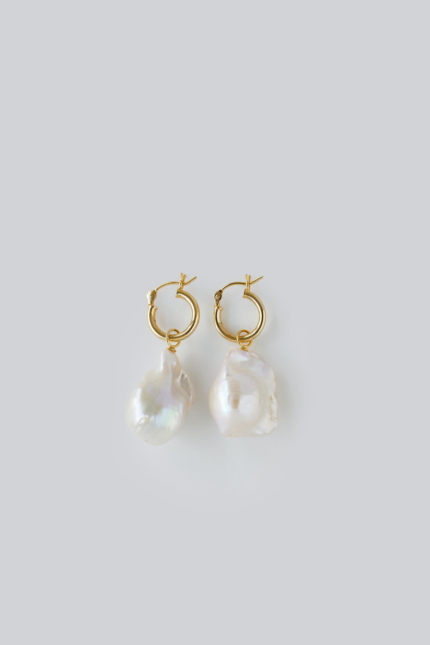 【MERLE】ONE OF A KIND BAROQUE PEARL HOOPS