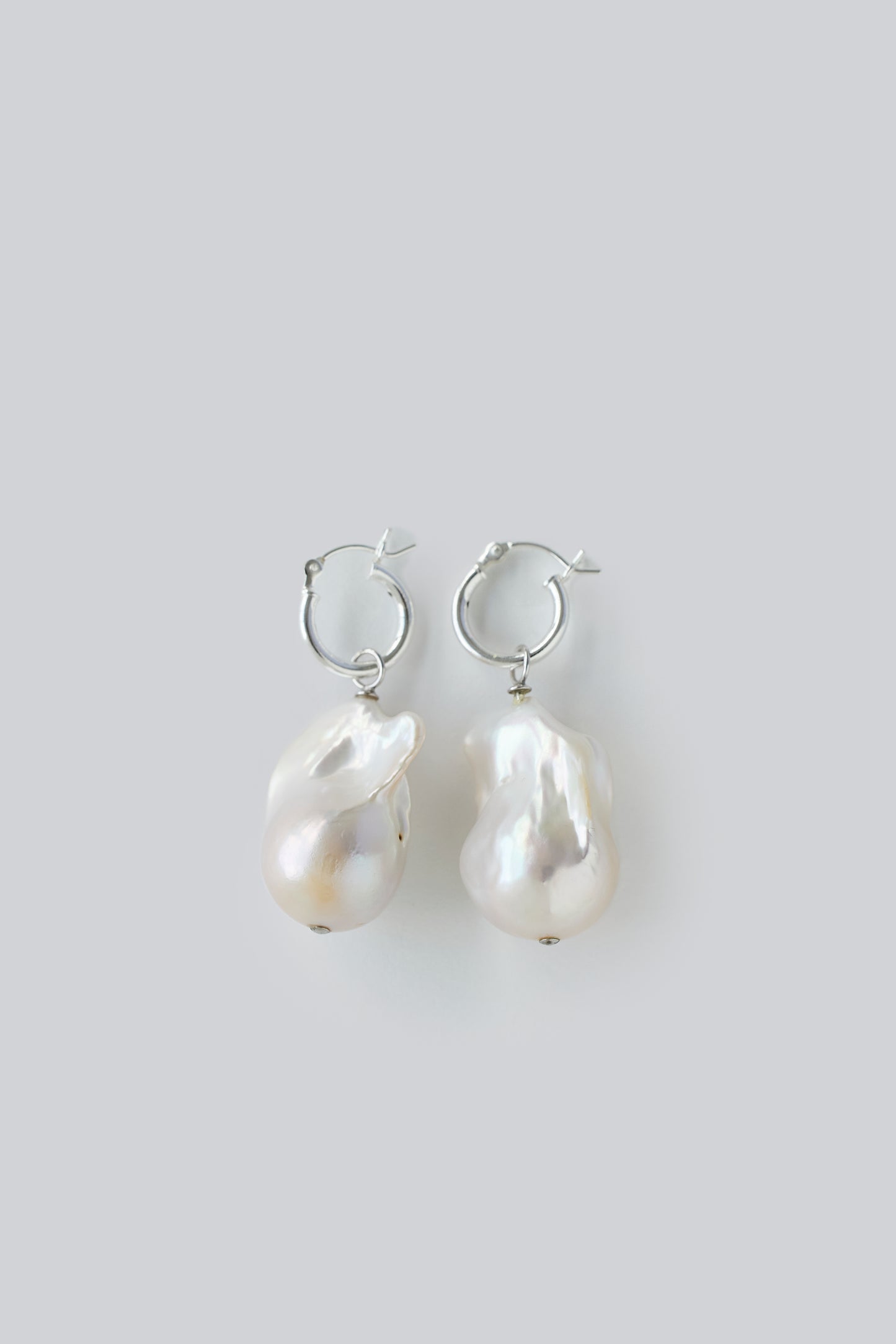 【MERLE】ONE OF A KIND BAROQUE PEARL HOOPS