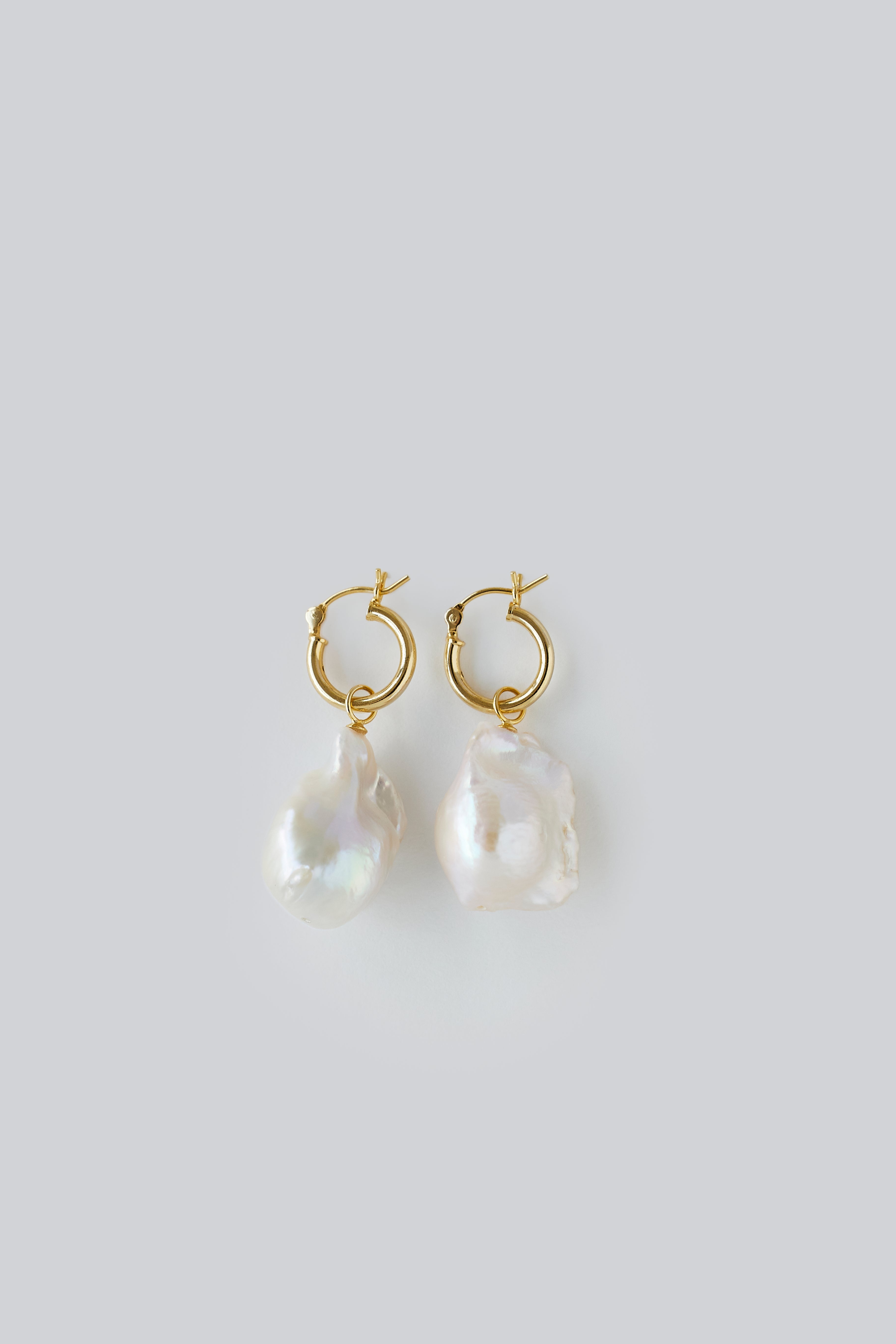 【MERLE】ONE OF A KIND BAROQUE PEARL HOOPS